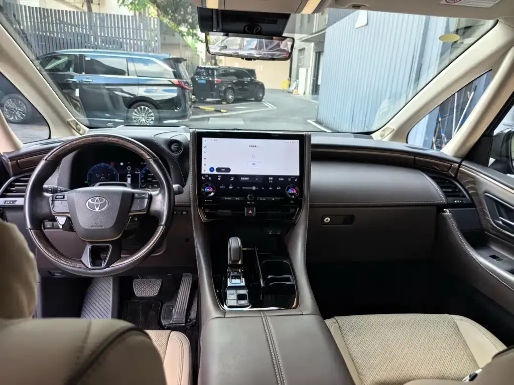 Toyota Alphard — фото 5
