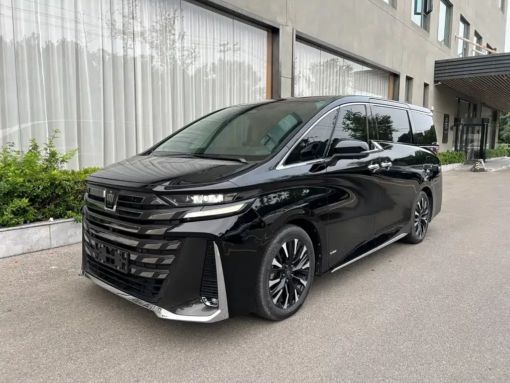 Toyota Vellfire — фото 1