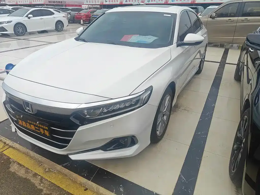 Honda Accord — фото 1