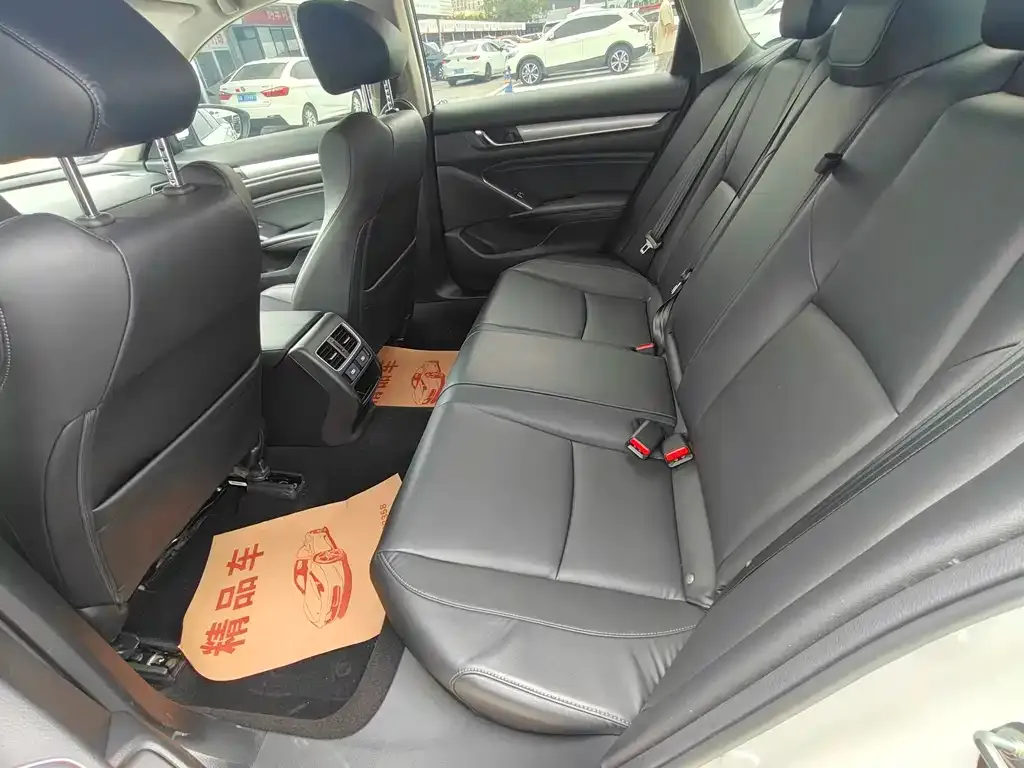 Honda Accord — фото 10
