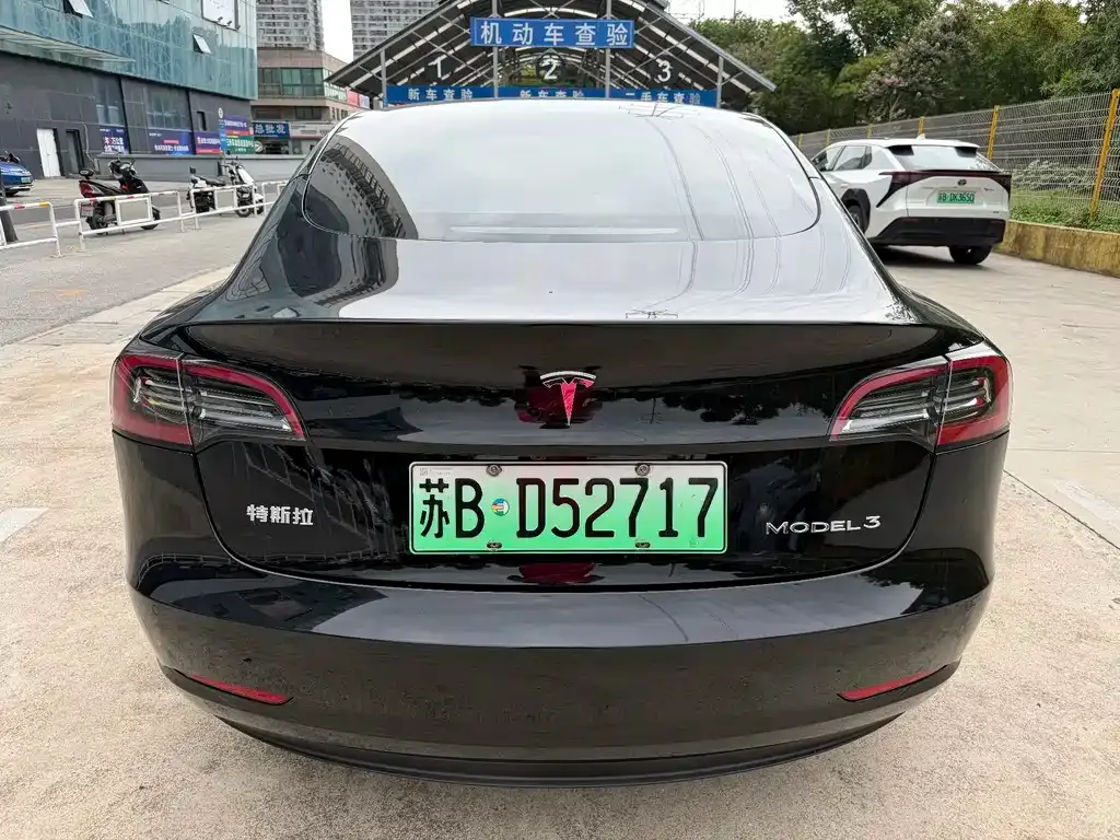 Tesla Model 3 — фото 10