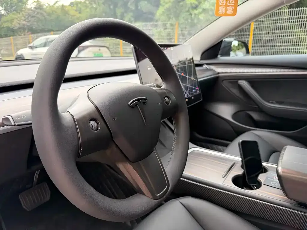 Tesla Model 3 — фото 2