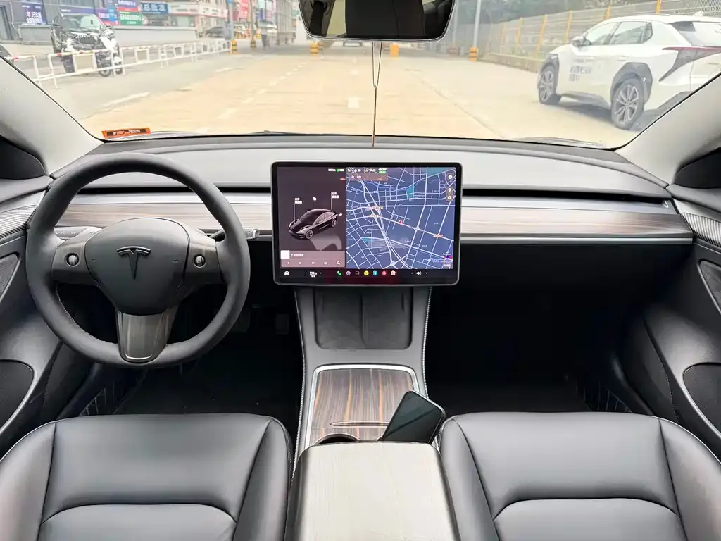 Tesla Model 3 — фото 4