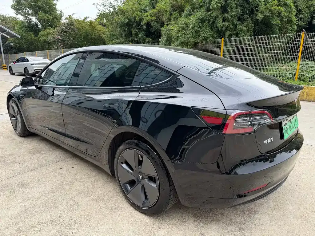 Tesla Model 3 — фото 7