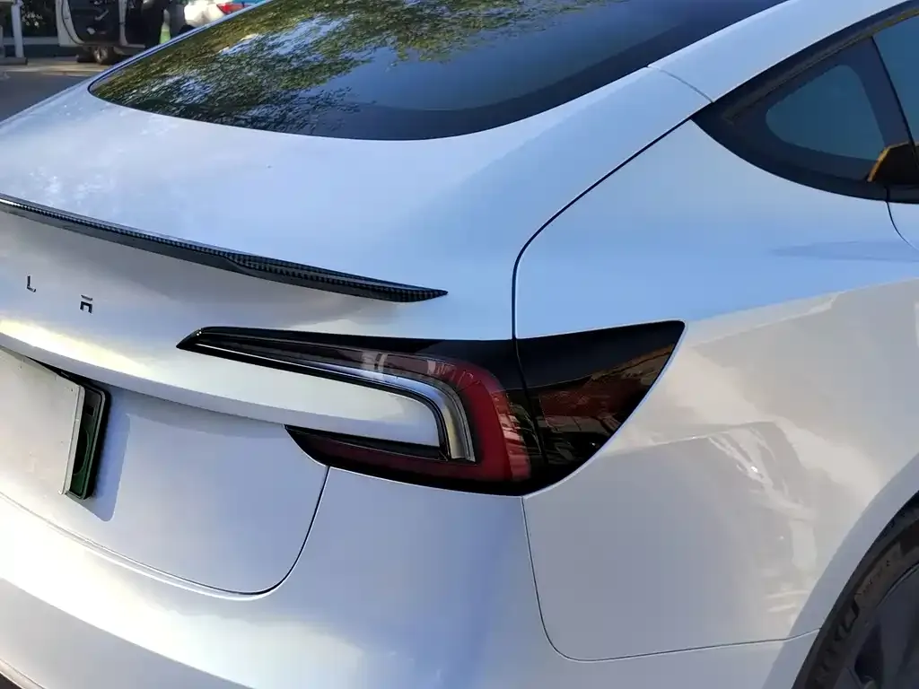 Tesla Model 3 — фото 4