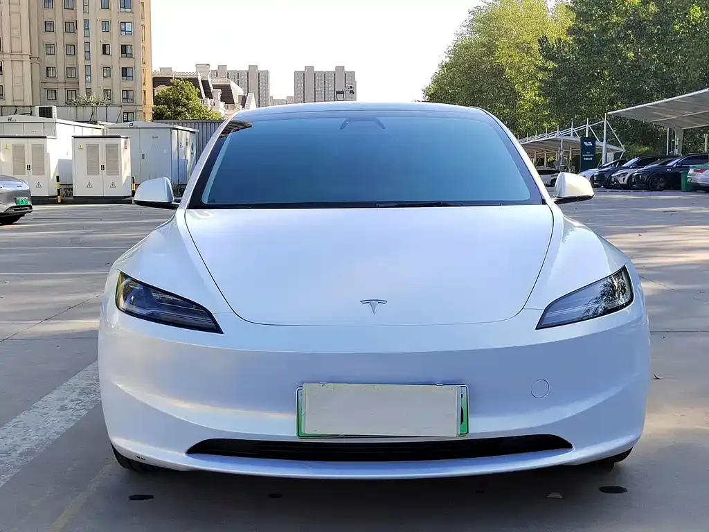 Tesla Model 3 — фото 5