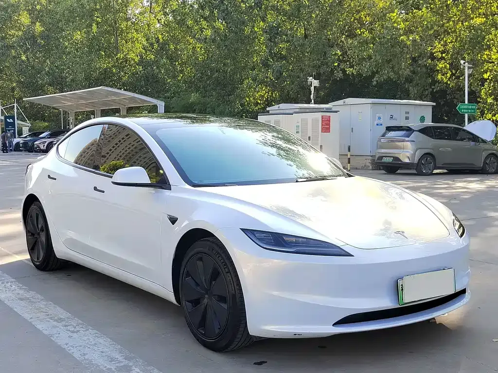 Tesla Model 3 — фото 9