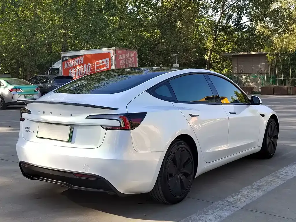 Tesla Model 3 — фото 6