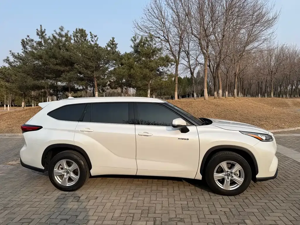Toyota Highlander — фото 10