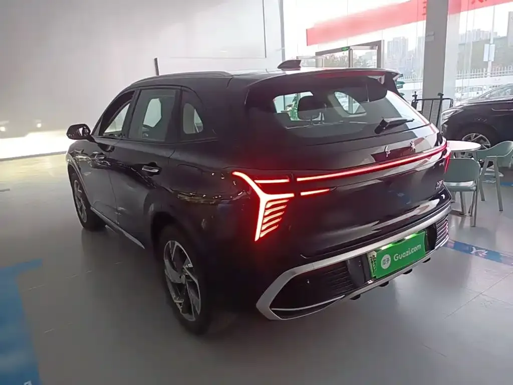 Hongqi HS3 PHEV — фото 3