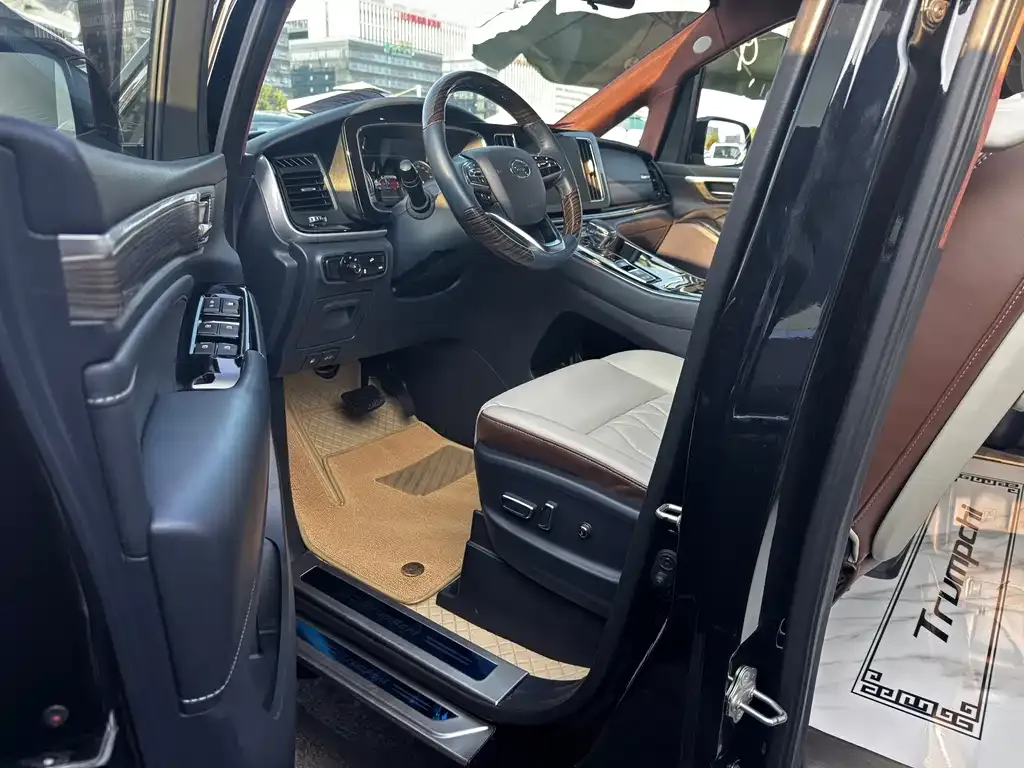 GAC Motor Trumpchi M8 — фото 10