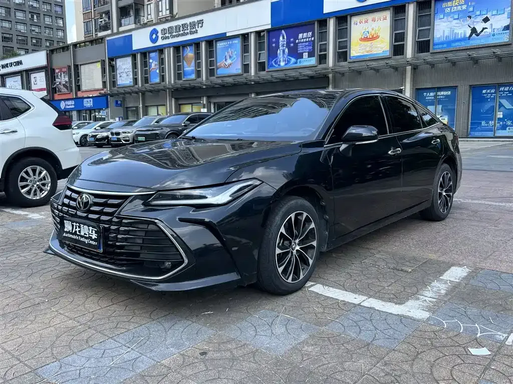 Toyota Avalon — фото 1