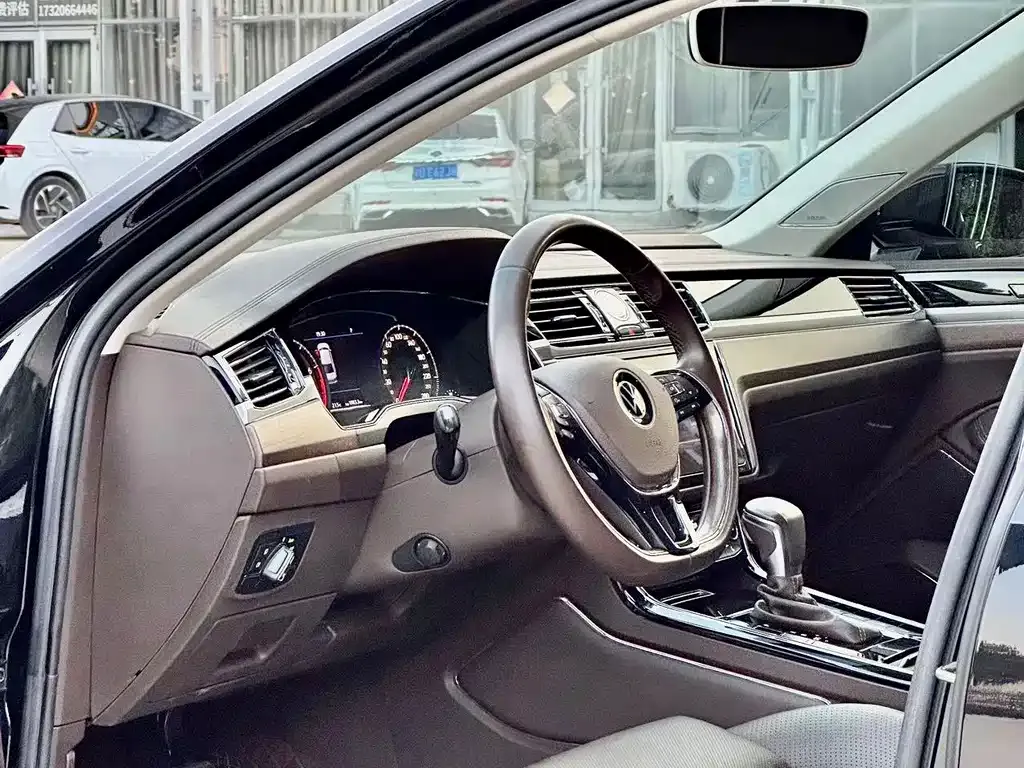 Volkswagen Phideon — фото 4