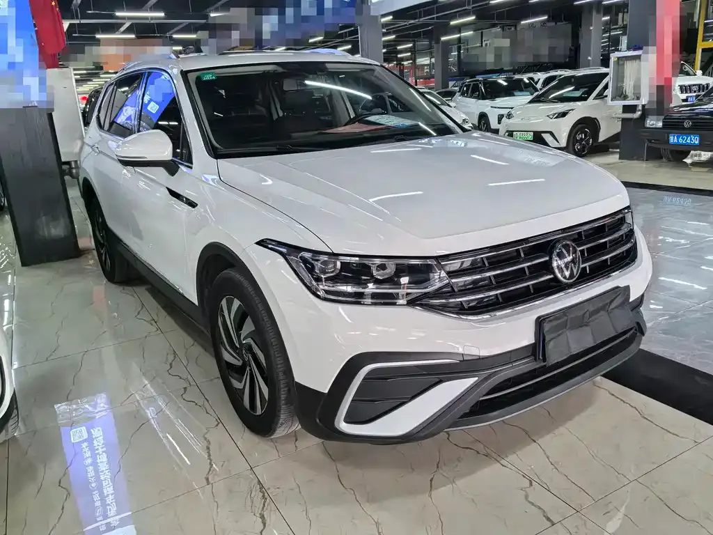 Volkswagen Tiguan L — фото 5