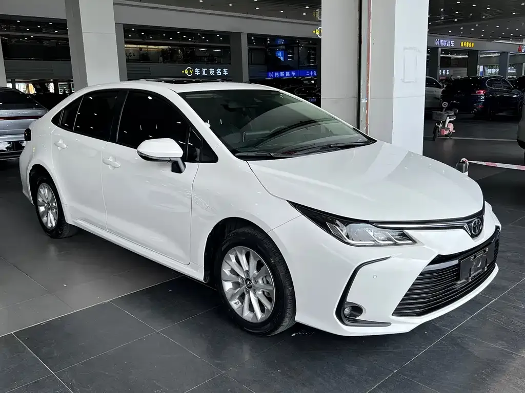 Toyota Corolla — фото 10