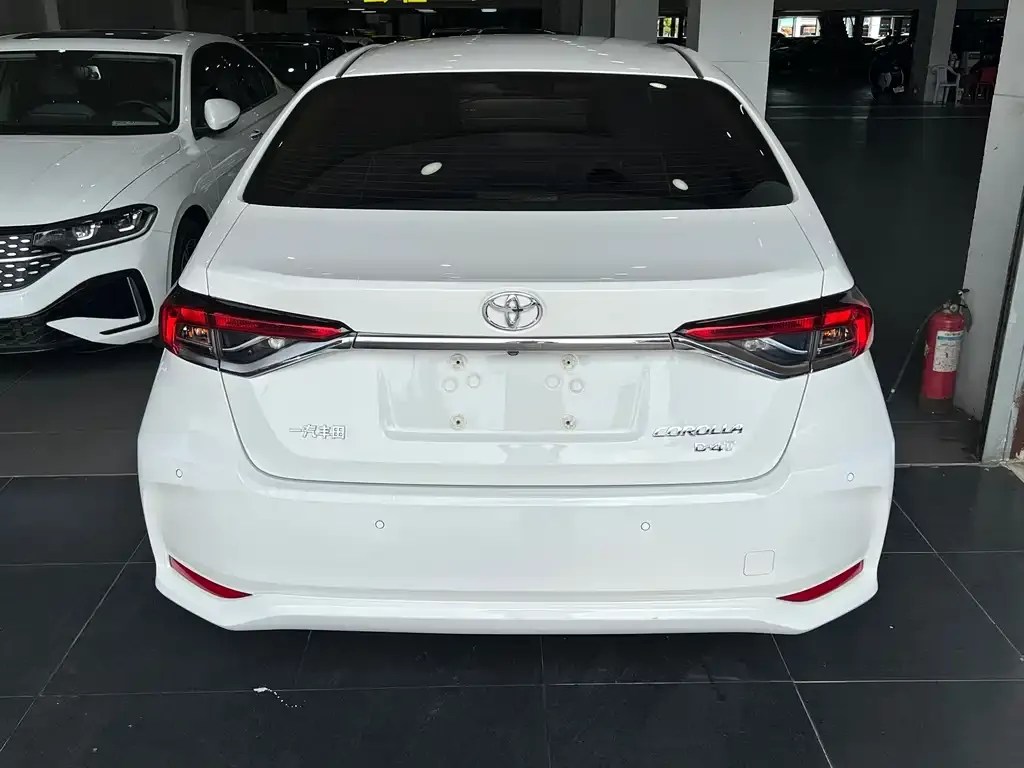 Toyota Corolla — фото 7