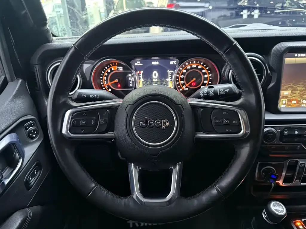 Jeep Wrangler — фото 9