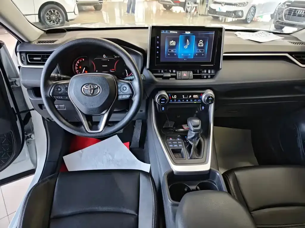 Toyota RAV4 — фото 7