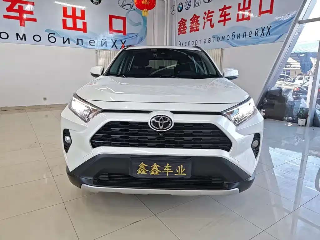 Toyota RAV4 — фото 5