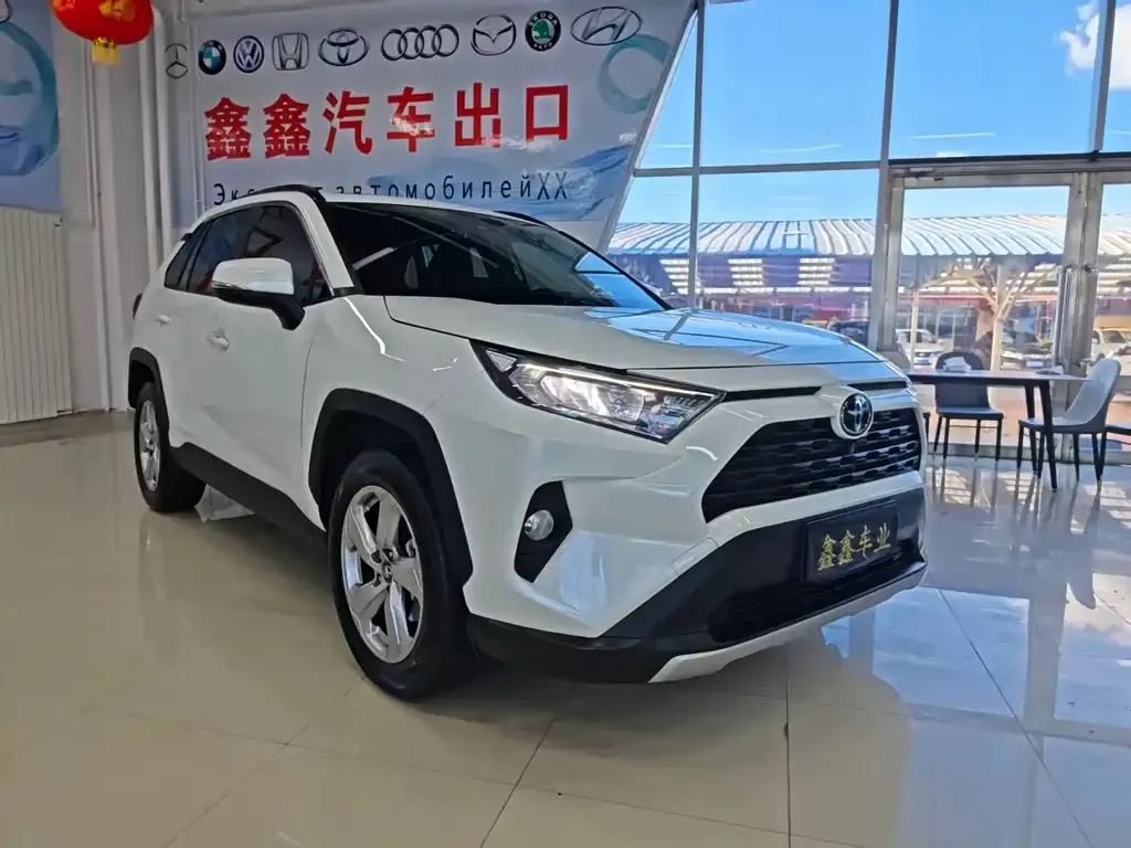 Toyota RAV4 — фото 10
