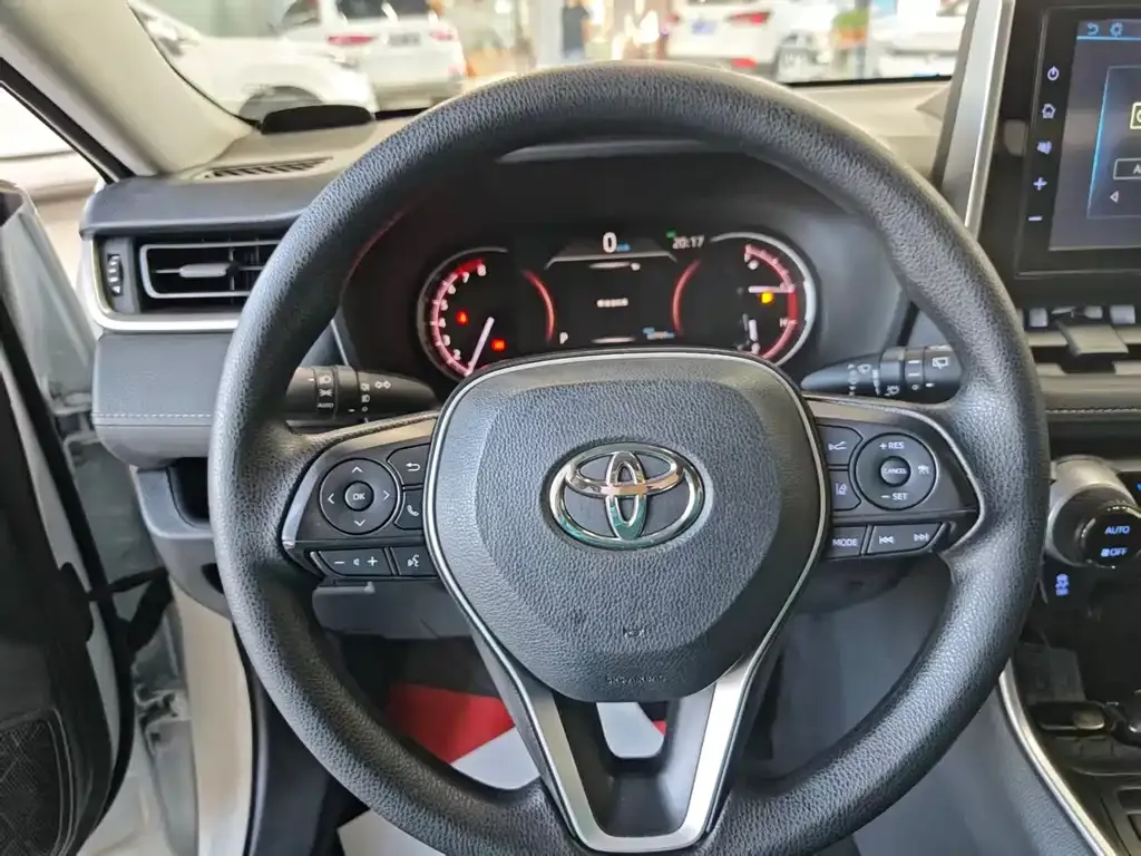 Toyota RAV4 — фото 8