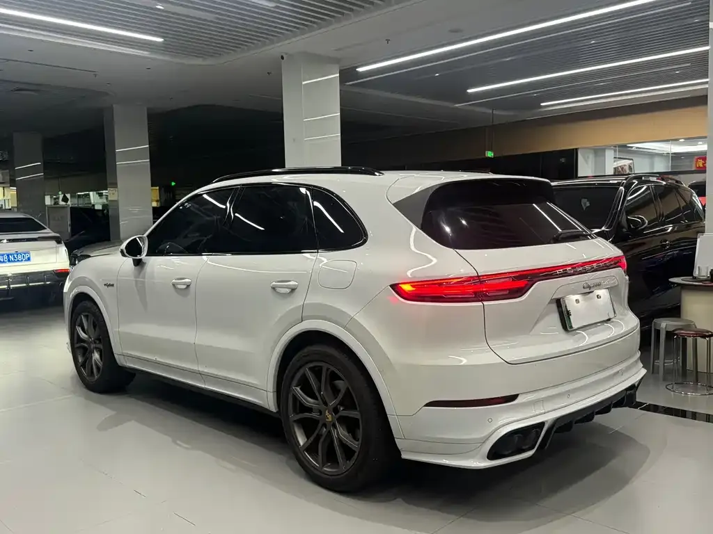Porsche Cayenne Hybrid — фото 8