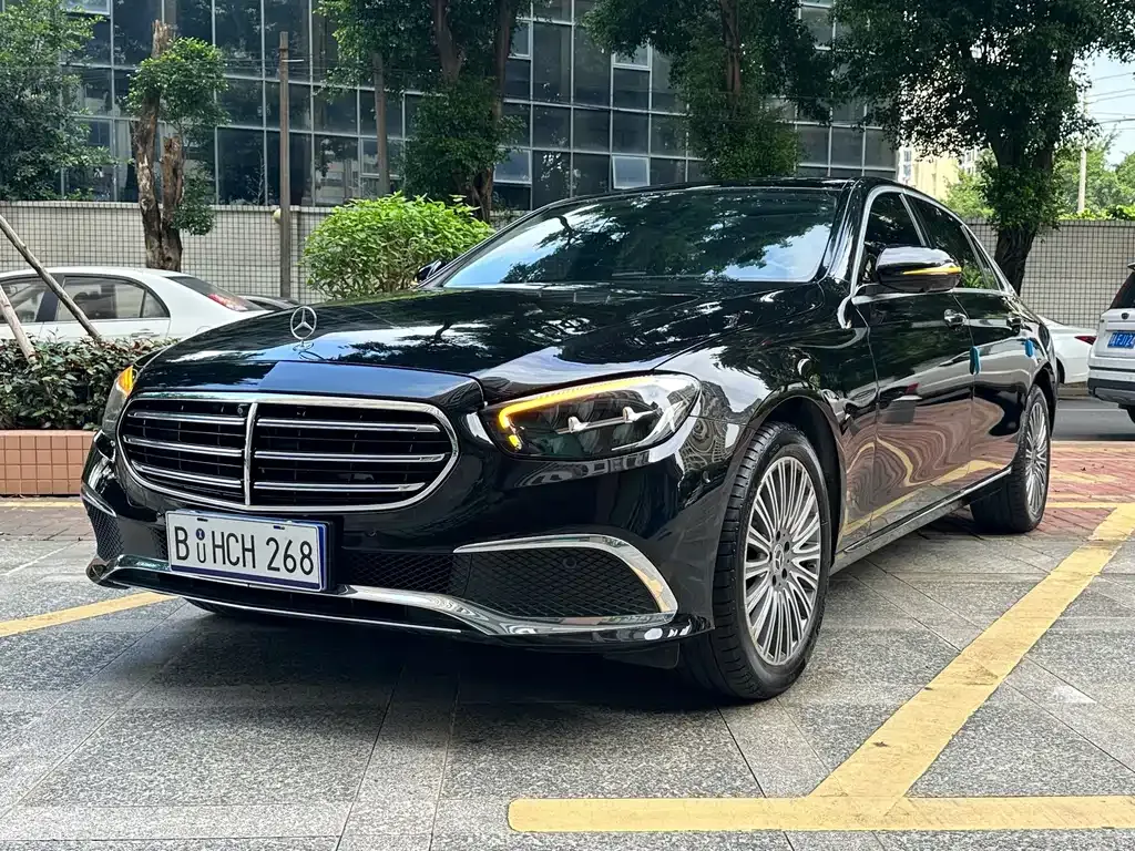 Mercedes-Benz E-Class — фото 1