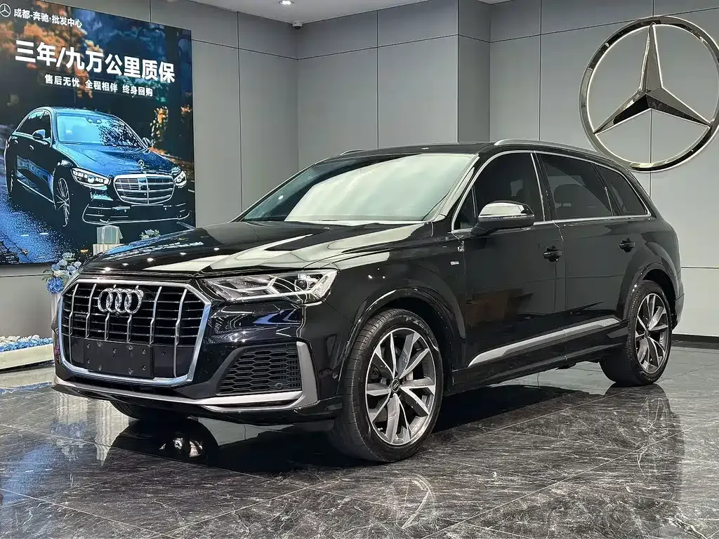 Audi Q7 — фото 1