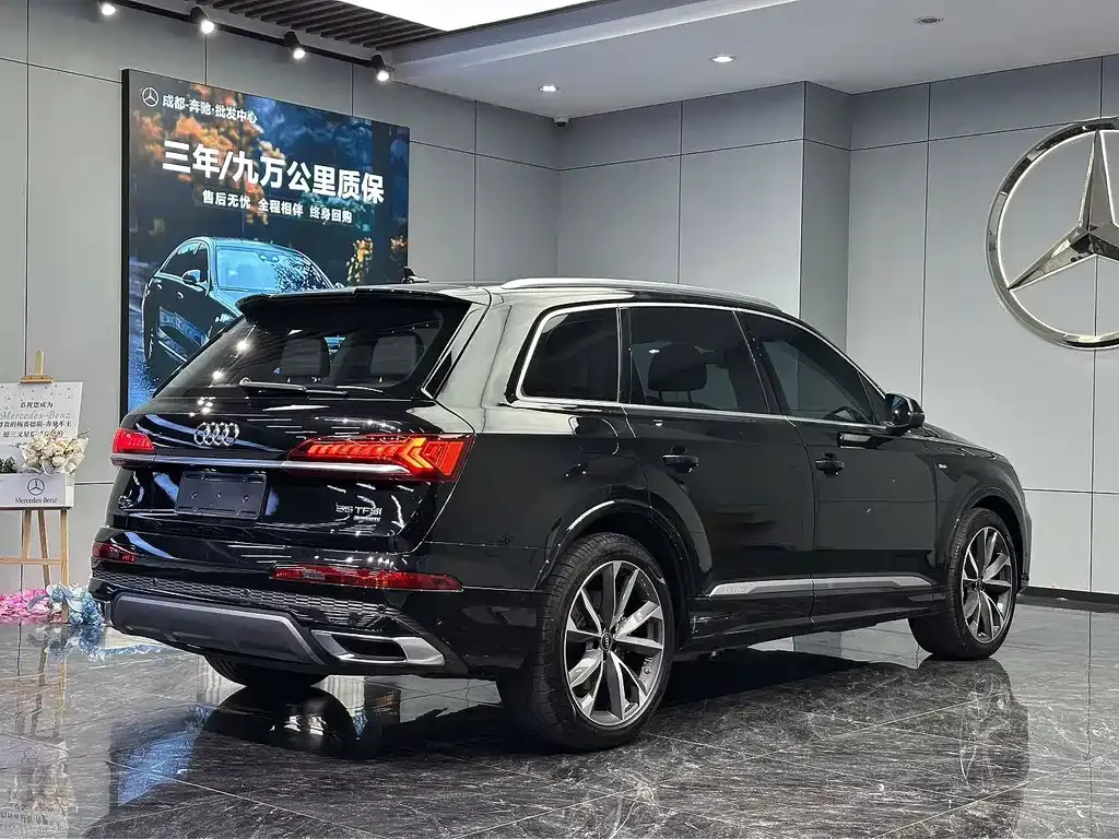 Audi Q7 — фото 9