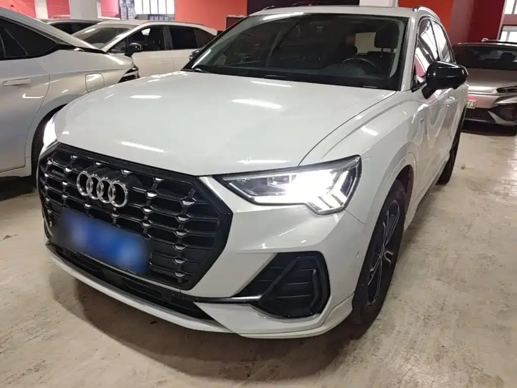 Audi Q3 — фото 1