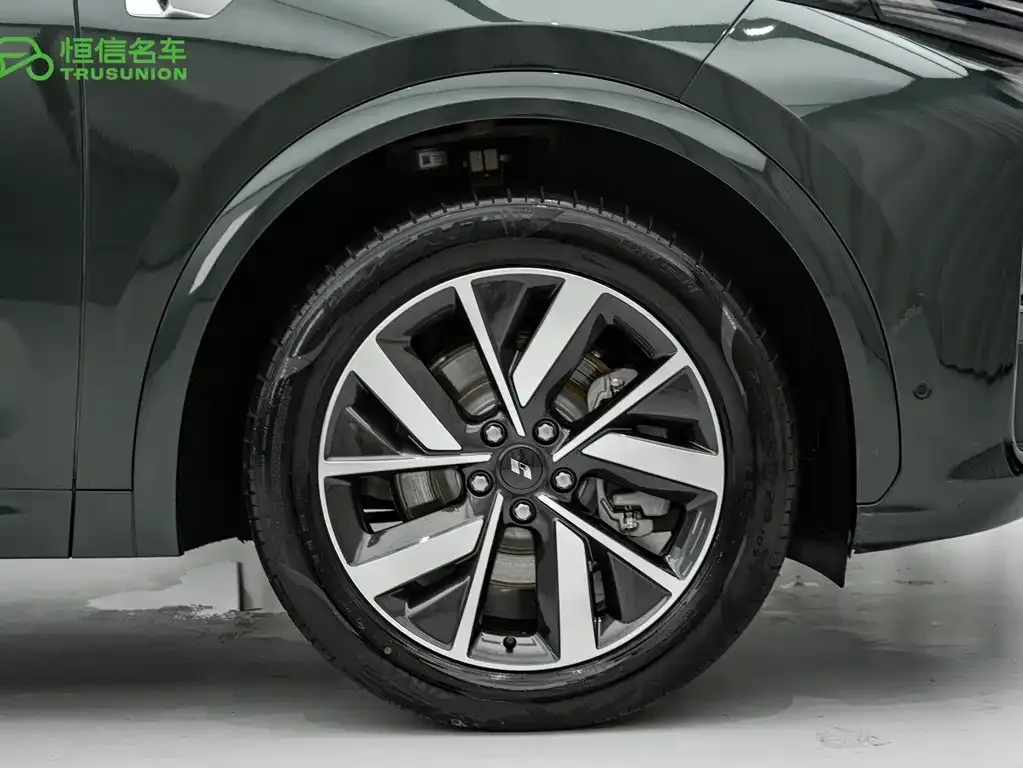 Li Auto L7 — фото 9