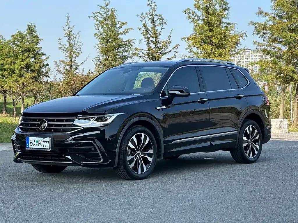 Volkswagen Tiguan L — фото 1