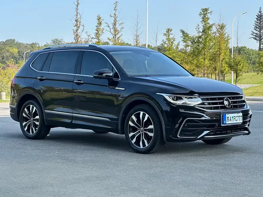 Volkswagen Tiguan L — фото 2