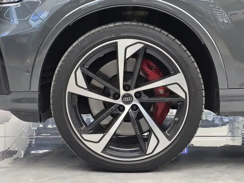 Audi SQ7 — фото 10