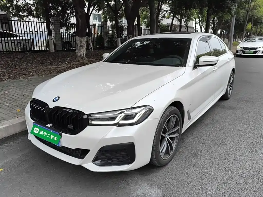 BMW 5 Series — фото 1
