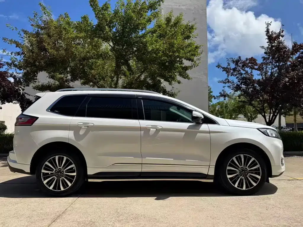 Ford Edge — фото 9