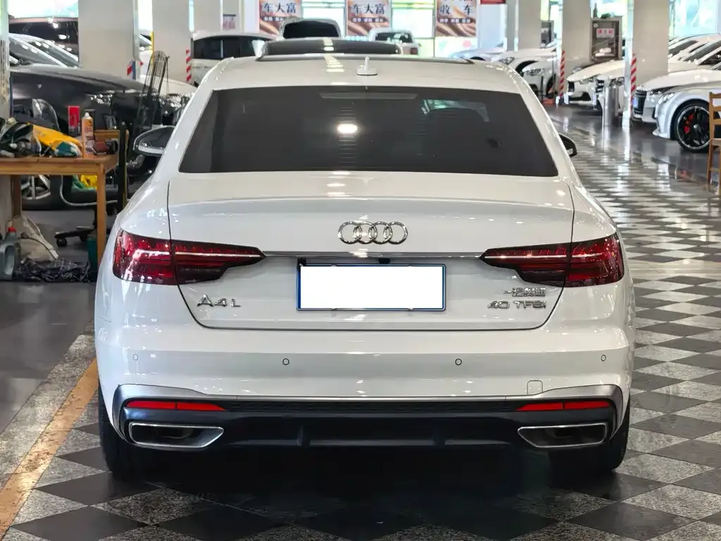 Audi A4L — фото 5