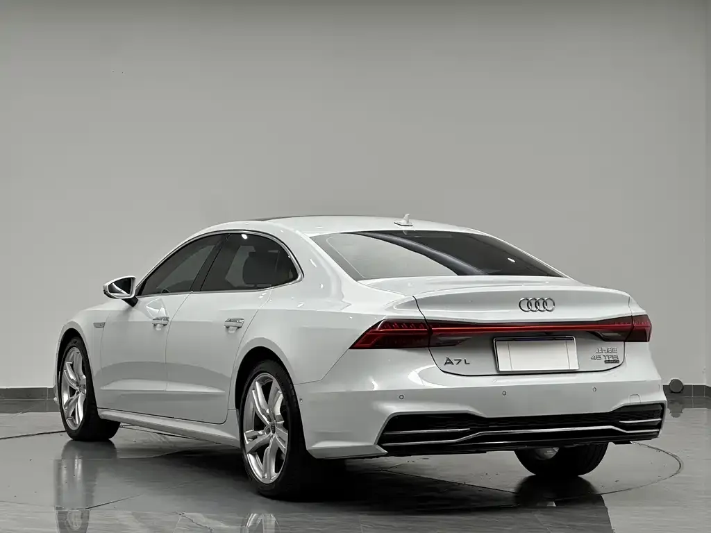 Audi A7L — фото 9