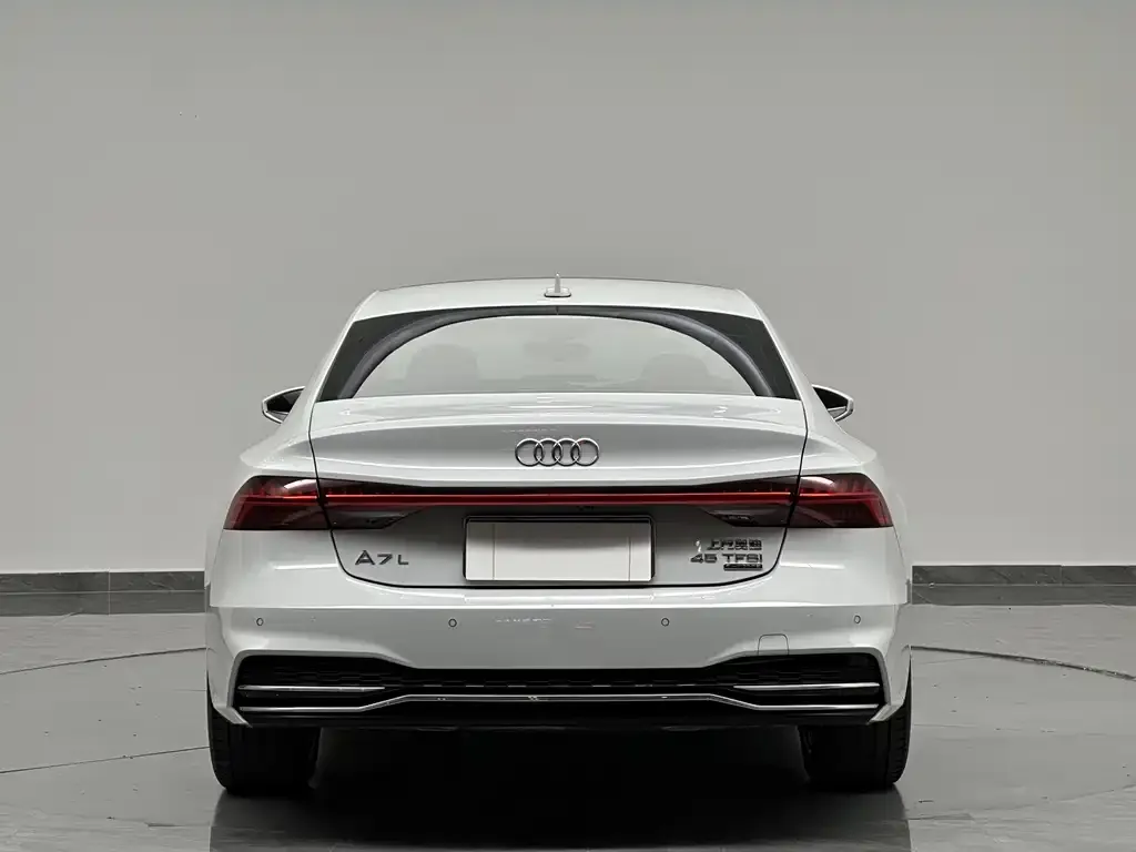 Audi A7L — фото 10