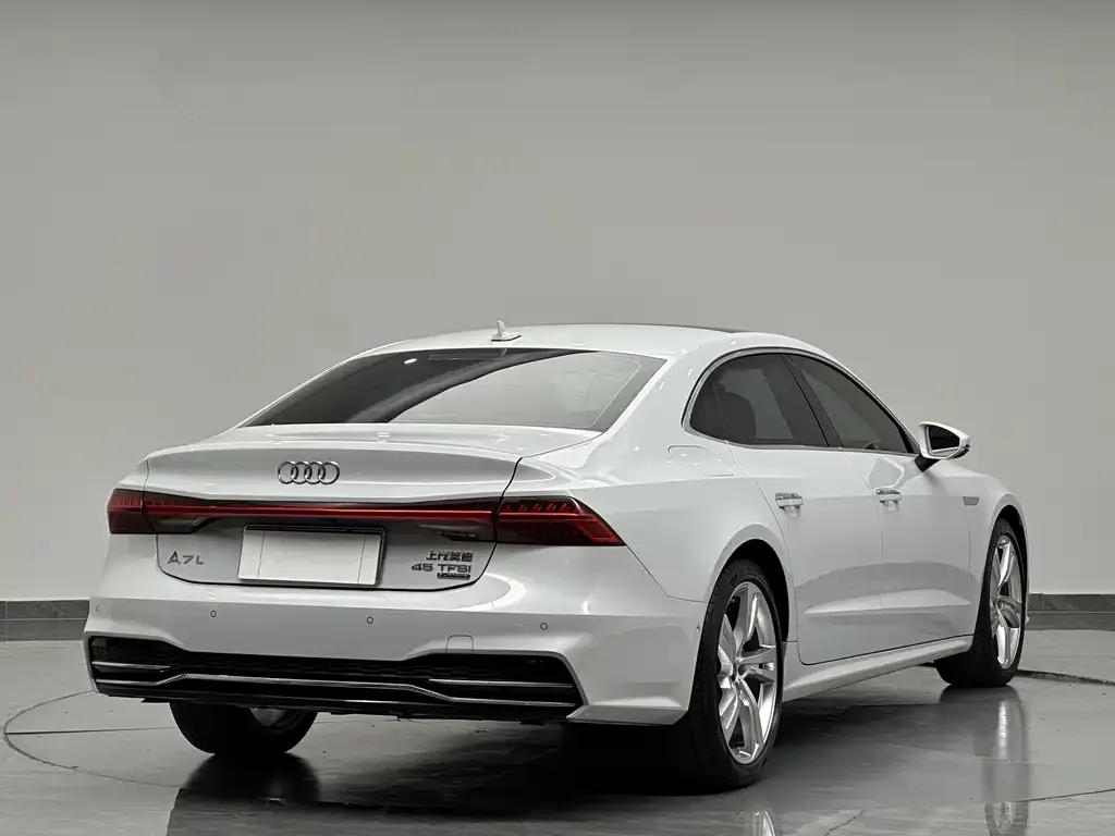 Audi A7L — фото 2
