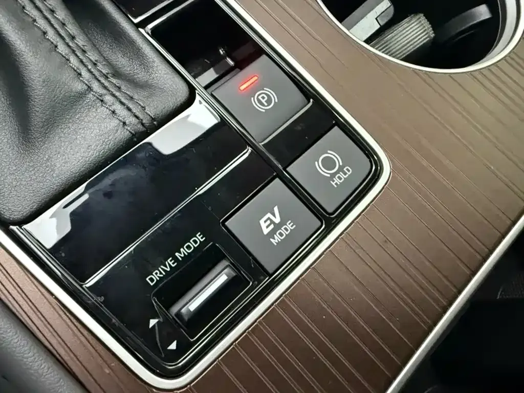Toyota Granvia — фото 4