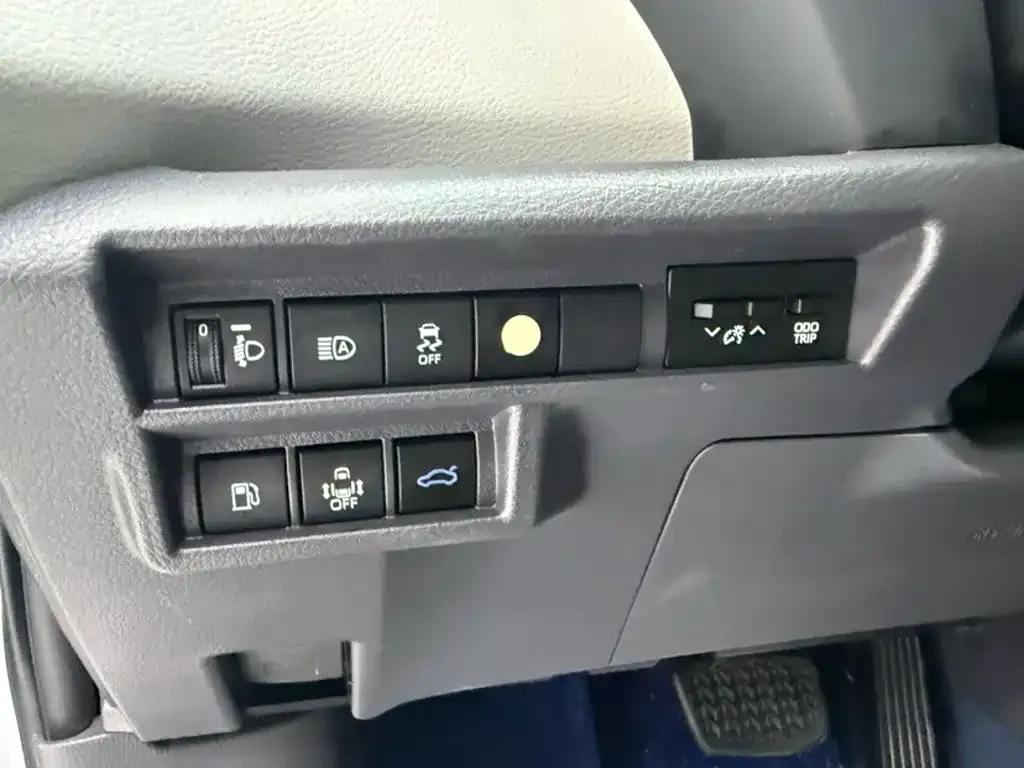 Toyota Granvia — фото 3