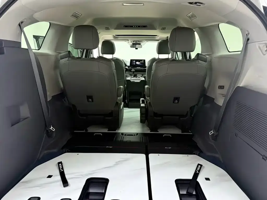Toyota Granvia — фото 10