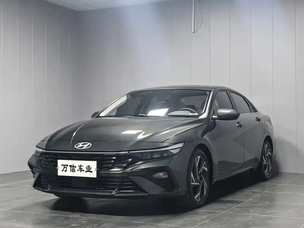 Hyundai Elantra — фото 1