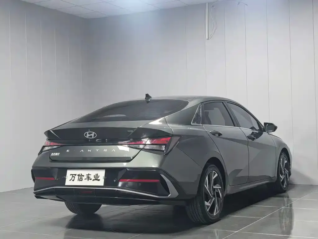 Hyundai Elantra — фото 3