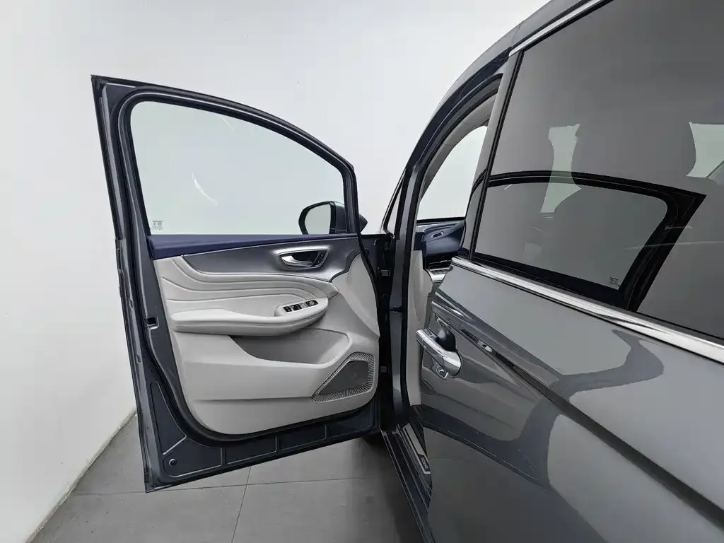 Roewe iMAX8 — фото 3