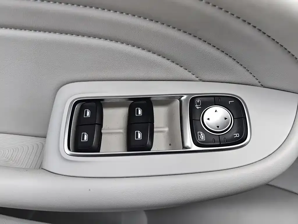 Roewe iMAX8 — фото 4