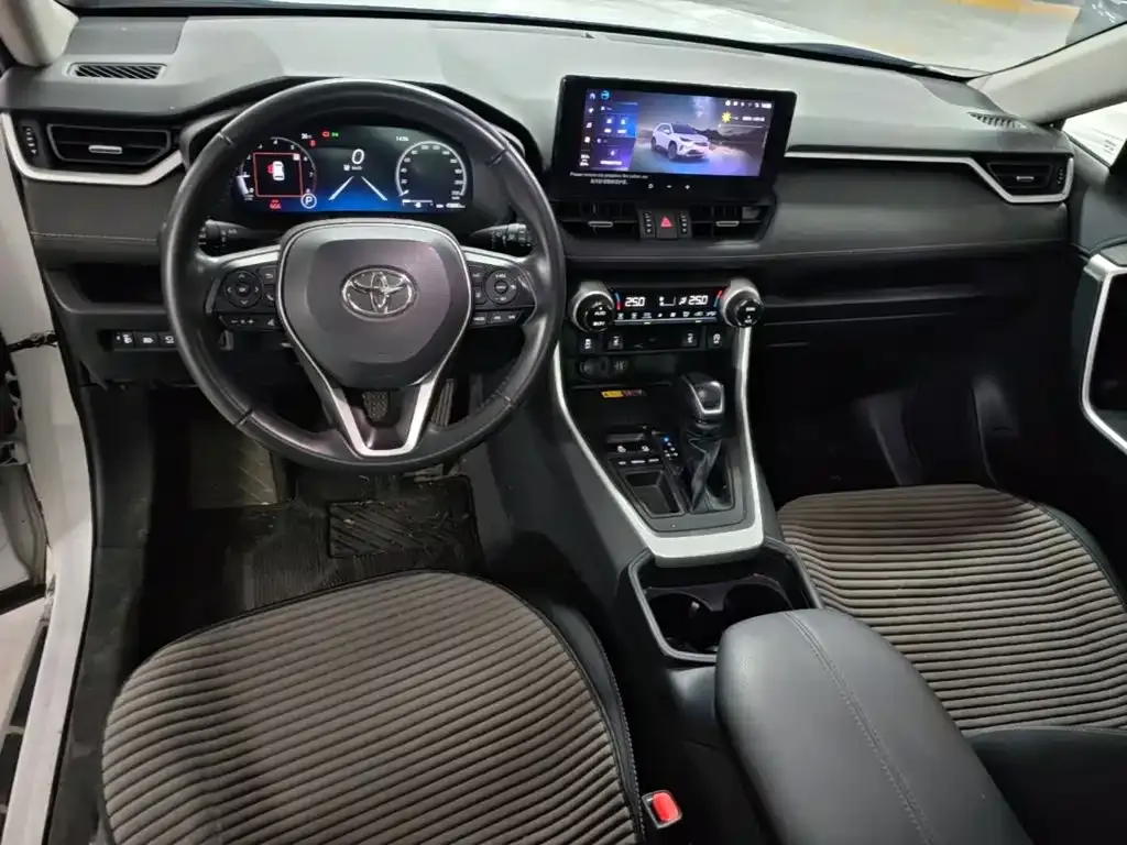 Toyota RAV4 — фото 5