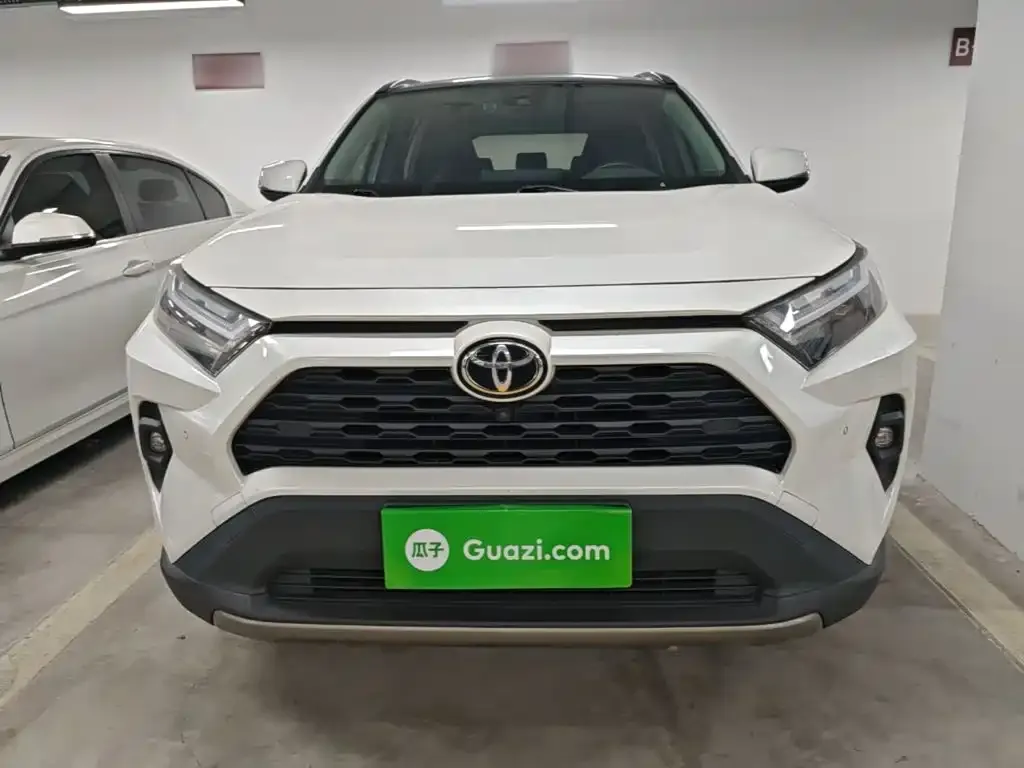 Toyota RAV4 — фото 1