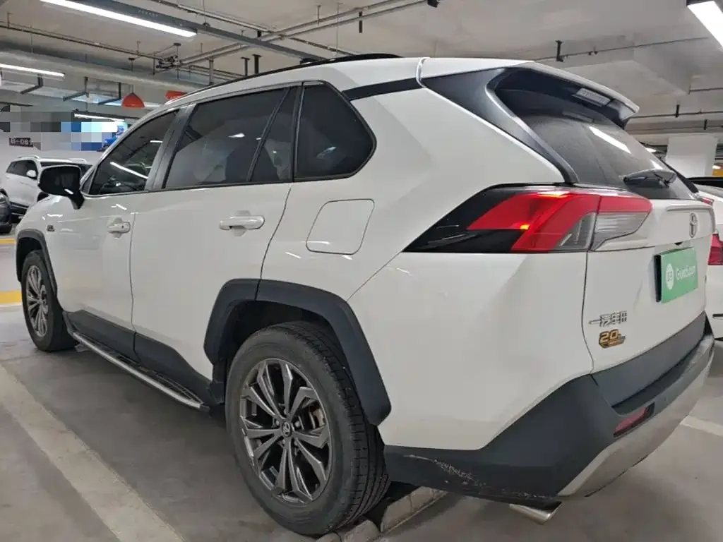 Toyota RAV4 — фото 7